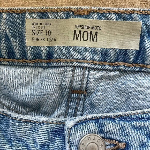 TOPSHOP MOTO Mom Jean Shorts Size 6 Raw Hem High Waist Embroidered Boho embroid - Picture 7 of 8